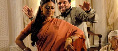 Raj e Maya em "Caminhos das &Iacute;ndias", um dos casais mais fofos da Rede Globo. (Foto: "Arquivo Blasting News")