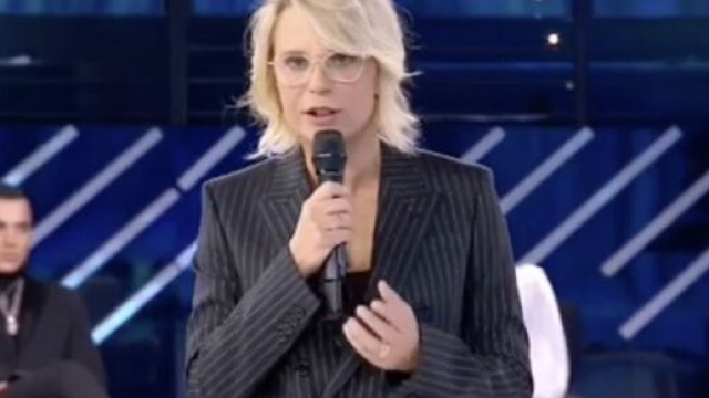 Amici 19, Maria De Filippi si commuove per l'eliminazione di Jacopo Ottonello: 'Non ti posso nemmeno abbracciare'