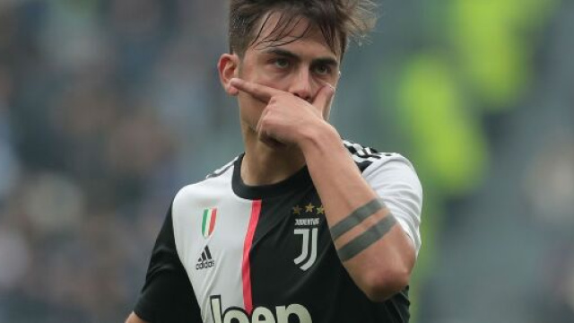 Coronavirus, Dybala positivo insieme alla fidanzata