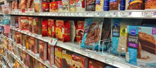 Pessoas temem o desabastecimento em supermercados por coronav&iacute;rus e fazem estoque em casa. (Arquivo Blasting News)