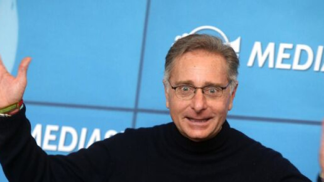 Paolo Bonolis critica ancora Mediaset: "Sbagliare mandare in onda Ciao Darwin e Fiorello nello stesso giorno".