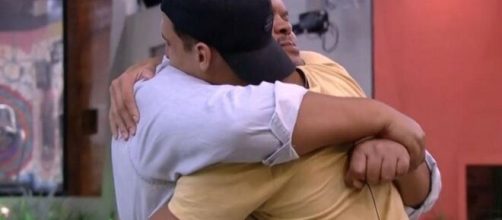 'BBB20': Babu e Prior comemoram perman&ecirc;ncia. (Reprodu&ccedil;&atilde;o/TV Globo)