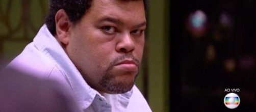 Fei&ccedil;&atilde;o de Babu durante a forma&ccedil;&atilde;o do pared&atilde;o vira meme. (Reprodu&ccedil;&atilde;o/TV Globo)