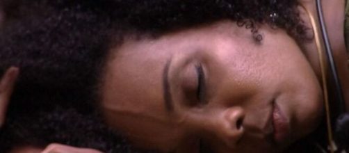 Thelma pensa sobre rea&ccedil;&atilde;o do p&uacute;blico com sua lideran&ccedil;a. (Reprodu&ccedil;&atilde;o/TV Globo)