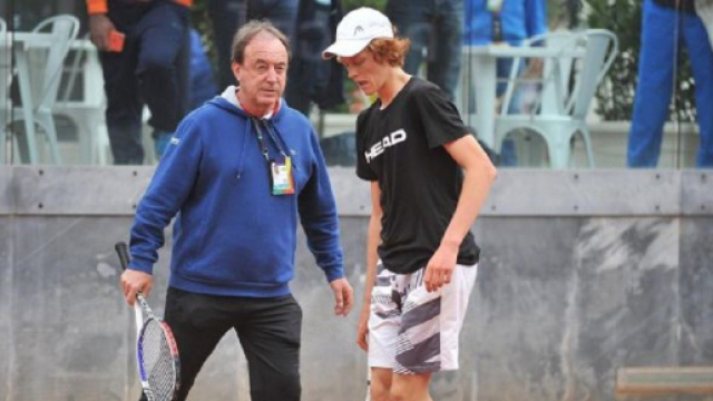 Jannik Sinner insieme al suo coach, Riccardo Piatti