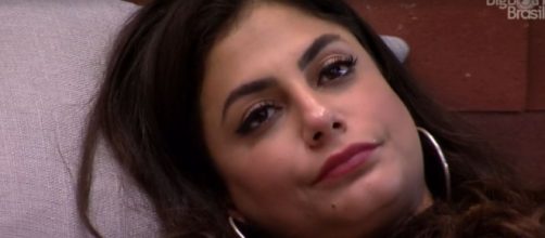 Mari se irrita durante conversa com Flayslane. (Reprodu&ccedil;&atilde;o/TV Globo)