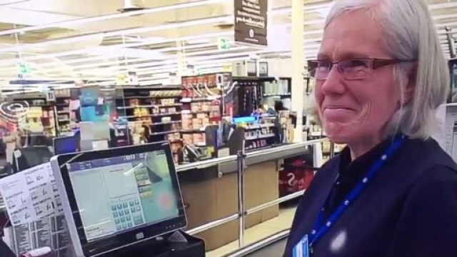 Coronavirus : une cassi&egrave;re fond en larmes la toile est &eacute;mue