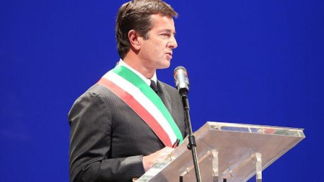 Giorgio Gori, sindaco di Bergamo, con la moglie Cristina Parodi ha fatto rientrare le figlie dall'Inghilterra.