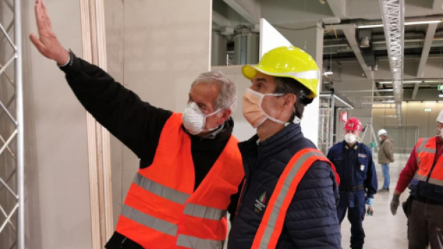 Guido Bertolaso insieme ad Attilio Fontana alla Fiera di Milano