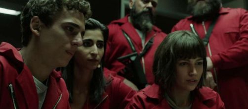 A atriz que fez Tokyo se encontra com 30 anos na atualidade. (Reprodu&ccedil;&atilde;o/Netflix)