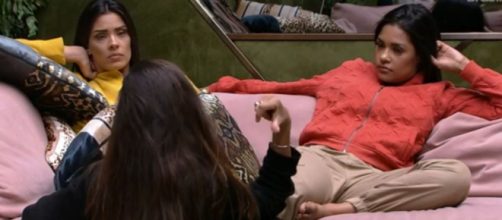 Ivy conversa com Flay e Mari. ( Reprodu&ccedil;&atilde;o/TV Globo )