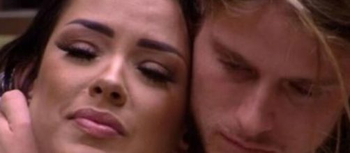 Ivy lamentou a sa&iacute;da do amigo, e questionou se o p&uacute;blico gosta dela. (Reprodu&ccedil;&atilde;o/TV Globo).