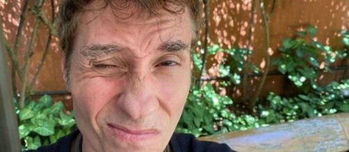 O cantor Dinho Ouro Preto revelou que est&aacute; com coronav&iacute;rus em seu Instagram. (Reprodu&ccedil;&atilde;o/Instagram/@dinhoouropreto)