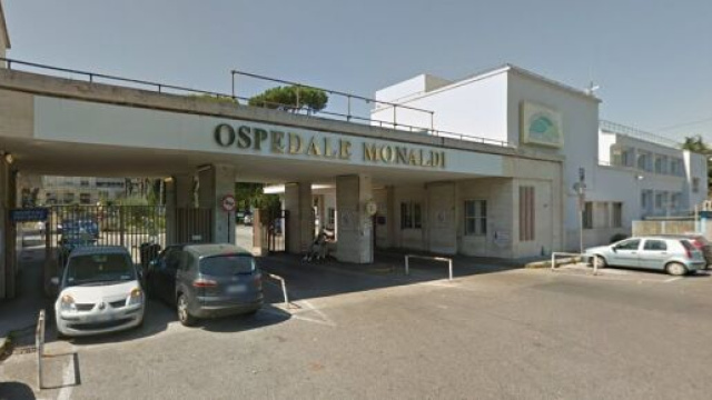 A Napoli gli ospedali Cotugno e Monaldi hanno terminato i posti letto in terapia intensiva.