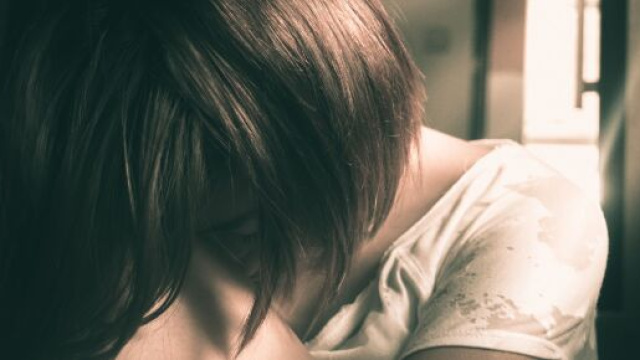 Come aiutare le vittime di violenza domestica in quarantena - elle.com