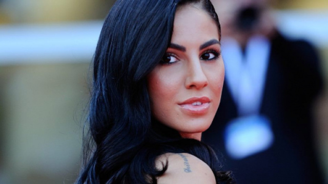 Giulia De Lellis attaccata dall'ex cognato Angelo: 'Noi in famiglia, altrove festini in silenzio'.