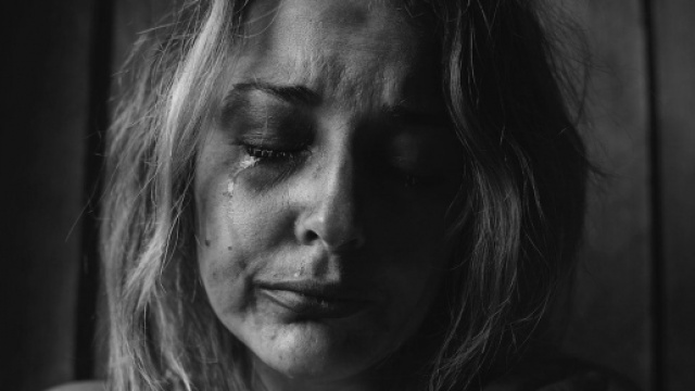 Le confinement met encore plus en danger les femmes victimes de violence conjugale. Credit : Pexels/Kat Jayne