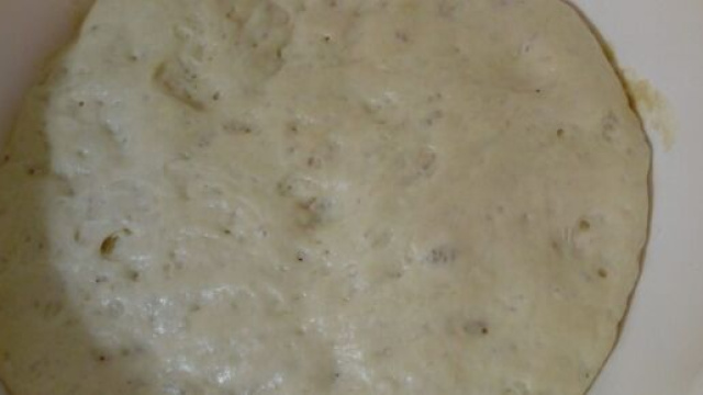 Lievito per la pizza, bastano acqua e farina per farlo in casa.