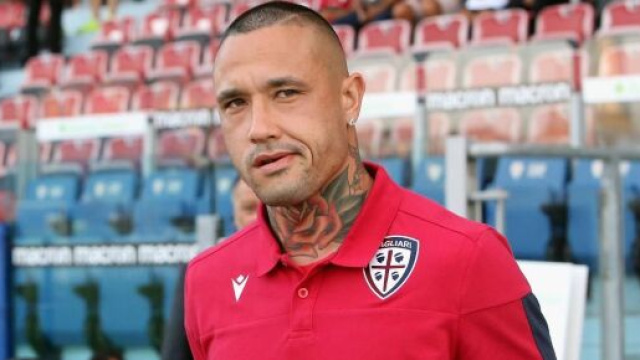 Radja Naingollan, centrocampista del Cagliari.