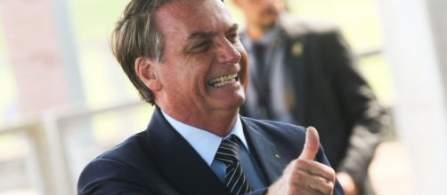 "Imprensa, p&ocirc;, voc&ecirc;s est&atilde;o aqui trabalhando. Tem que ficar em casa", ironizou Bolsonaro. (Arquivo Blasting News)