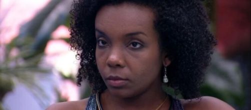 L&iacute;der do 'BBB20', Thelma conversa com sisters na cozinha. (Reprodu&ccedil;&atilde;o/TV Globo)