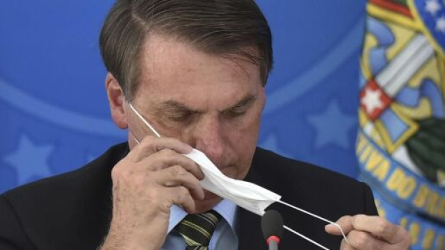 Bolsonaro, presidente del Brasile, minimizza sul Coronavirus: 'E' come un'influenzetta, non serve chiudere tutto'.
