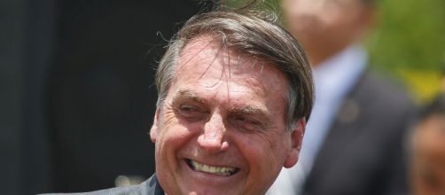 Bolsonaro declara que COVID-19 n&atilde;o passar&aacute; em lot&eacute;ricas devido ao vidro blindado. (Arquivo Blasting News)
