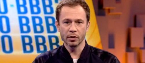 No programa de quinta (26), Tiago Leifert explicou como ser&aacute; a din&acirc;mica para o d&eacute;cimo pared&atilde;o do BBB20. ( Reprodu&ccedil;&atilde;o/TV Globo )