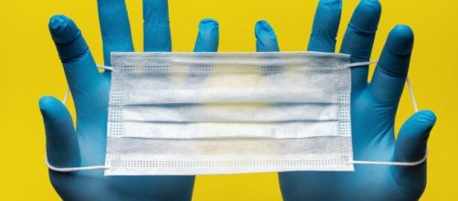 Photograph of mask. Photo credit: habitdevops / Pixabay.