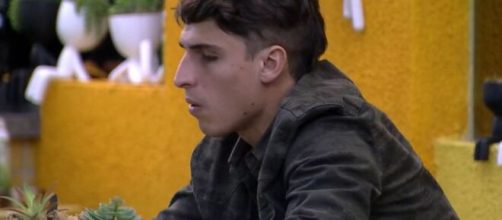 Prior conversa com Babu na &aacute;rea externa. (Reprodu&ccedil;&atilde;o/TV Globo)