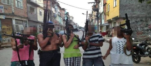 Traficantes amea&ccedil;am comerciantes que abusarem do pre&ccedil;o do &aacute;lcool em gel. (Arquivo Blasting News)