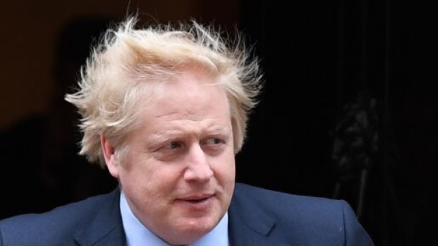 Coronavirus, Boris Johnson trovato positivo: 'Lavorer&ograve; da casa'