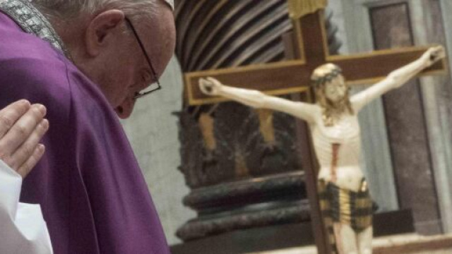 Papa Francesco impartir&agrave; questo pomeriggio la Benedizione Urbi et Orbi: la Penitenzieria concede l'indulgenza plenaria.