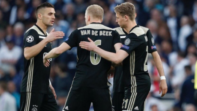 Van de Beek, centrocampista dell'Ajax.