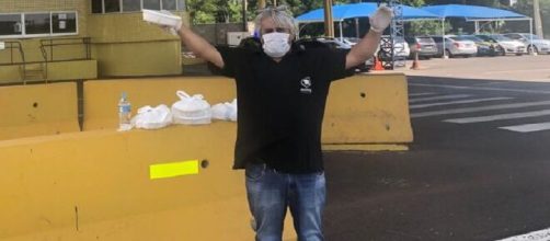 Covid-19: caminhoneiros ganham quentinhas gr&aacute;tis de mec&acirc;nico solid&aacute;rio. (Arquivo Blasting News)