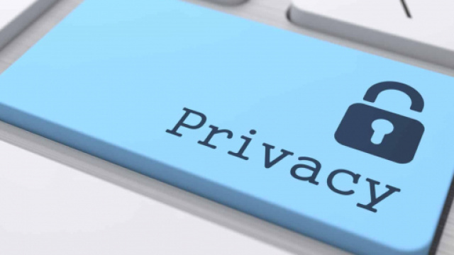 L'app Zoom condivide i dati degli utenti con Facebook