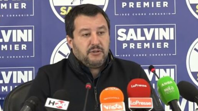 Matteo Salvini contro l'idea di dare in pegno qualcosa per fronteggiare l'emergenza coronavirus.
