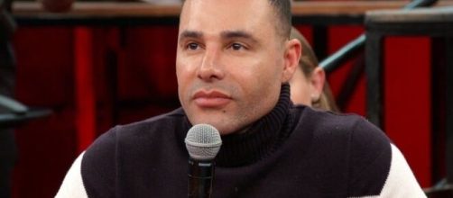 Rodrigo Sant&rsquo;Anna, ator contratado da Rede Globo reassume ser gay em rede nacional. (Reprodu&ccedil;&atilde;o/TV Globo)