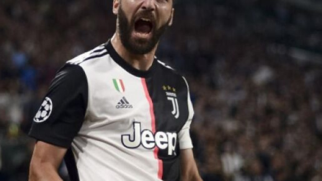 Calciomercato Juventus, Higuain potrebbe essere ceduto: piace all'Atletico Bilbao (RUMORS)