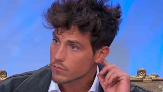 Uomini e Donne, registrazione 3 marzo: Daniele Dal Moro piange per gli attacchi di Sperti