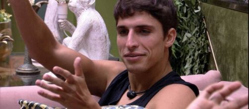 Contrariando a torcida da ex-namorada, Neymar &eacute; team Prior, como outros jogadores de futebol. (Reprodu&ccedil;&atilde;o/TV Globo)