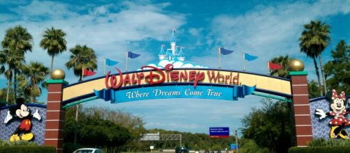 Disney closes its theme parks over coronavirus fears. [Image source/CBS Los Angeles YouTube video]