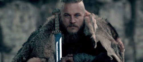 O ator de Ragnar Lothbrok tem 40 anos na atualidade. (Reprodu&ccedil;&atilde;o/History)