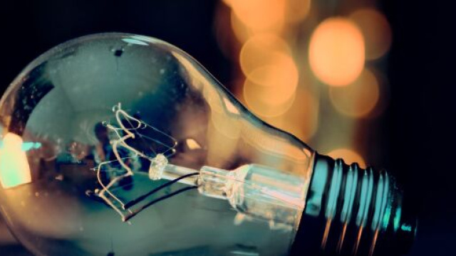 Come risparmiare luce e gas stando sempre in casa.