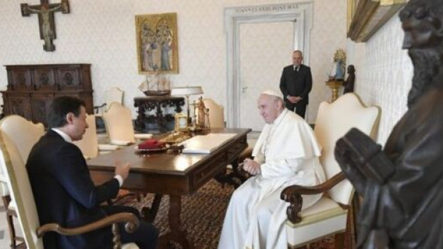 L'incontro tra Giuseppe Conte e Papa Francesco (foto di Vatican News)