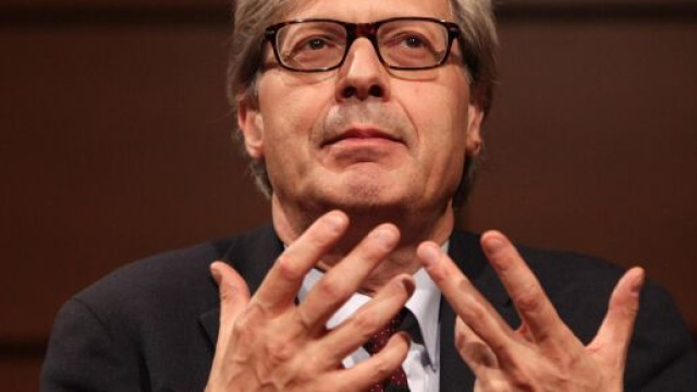 Vittorio Sgarbi chiede al Governo di mandare subito dei sussidi economici agli italiani in tempi di coronavirus.