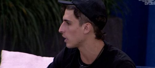 Prior conversa com Flayslane antes do jogo da disc&oacute;rdia no 'BBB20'. (Reprodu&ccedil;&atilde;o/TV Globo)
