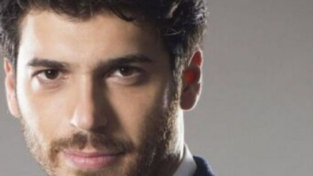 Can Yaman dal cuore grande: aiuta le famiglie in difficolt&agrave;.