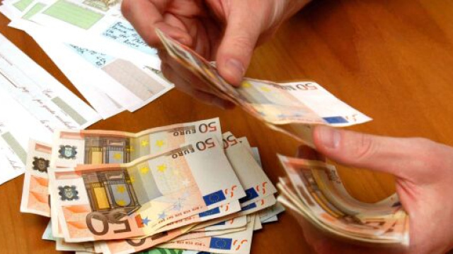 Nessun provvedimento in favore di chi riceve credito al consumo: il decreto Cura Italia non dispone nulla in merito.