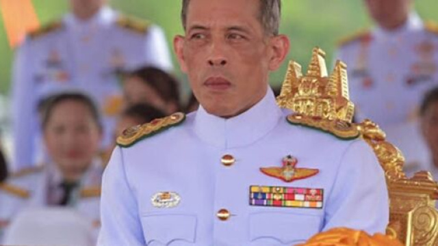 Quarantena di lusso in Baviera con moglie e 20 concubine per Rama X, re della Thailandia.